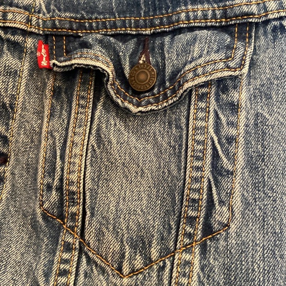 Levi’s classic jean jacket in size M - Picture 4 of 8